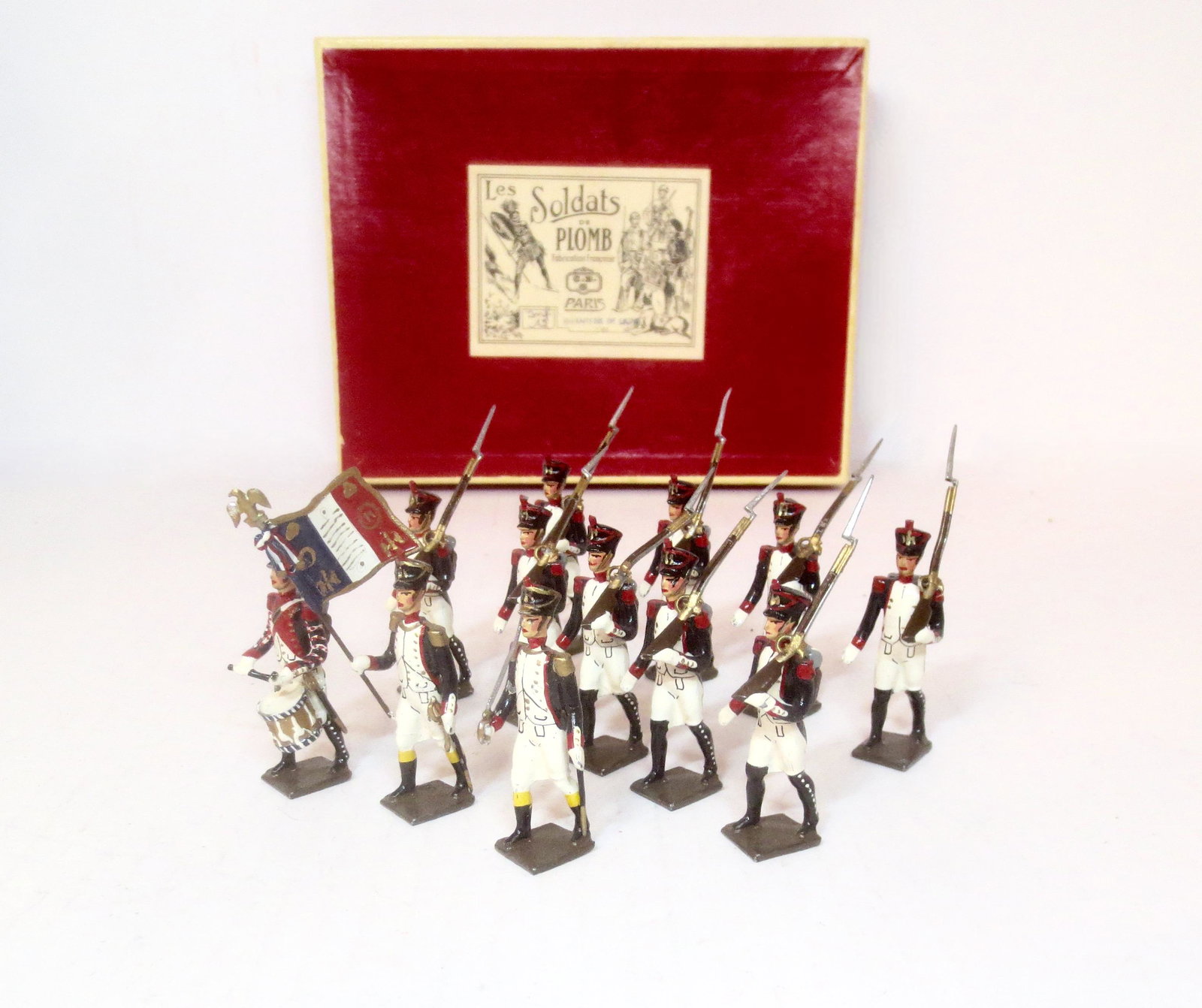 Mignot Infanterie De Ligne: Post war issue. 12 pieces. Near mint to excellent condition. Box excellent.