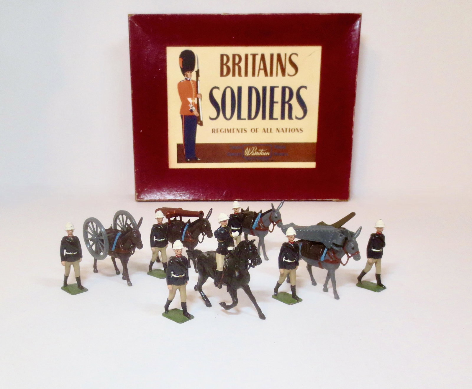 Britains #9420 Royal Artillery Gun & Detachment: Post war issue. 14 pieces. Near mint to excellent condition. ROAN label box good (ROAN label top corner split, and replacement tie card).