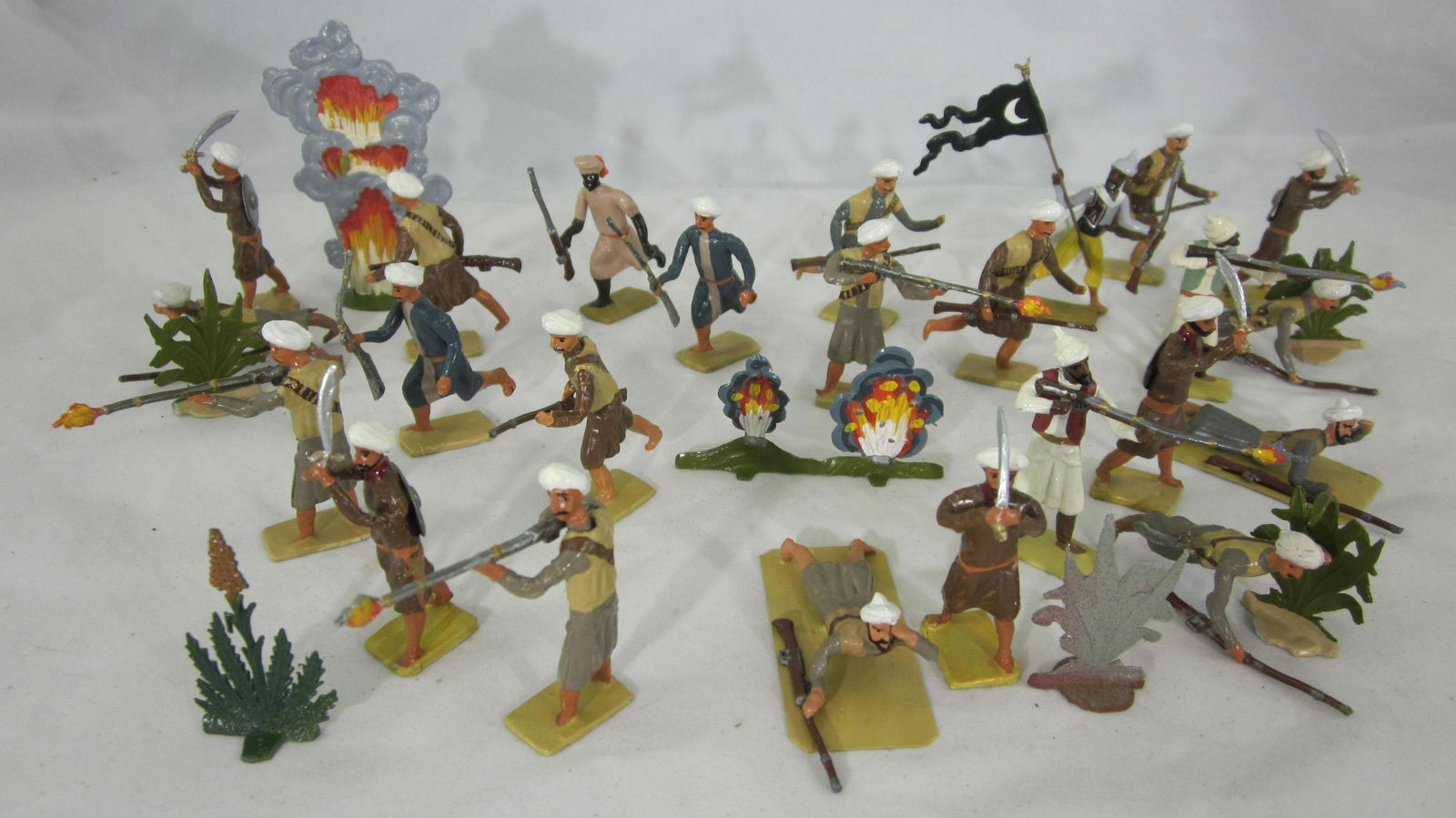 Potsdamer Zinnsoldaten Afghans Attacking Poses. (1 of 1)