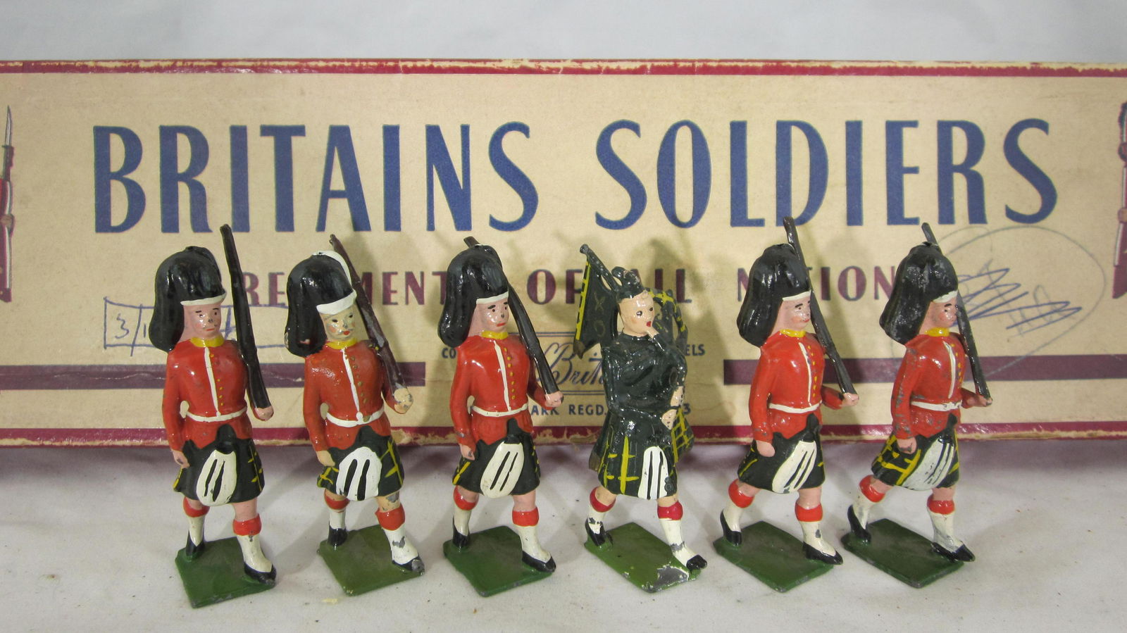 Britains Set #77 Gordon Highlanders With Piper. (1 of 1)