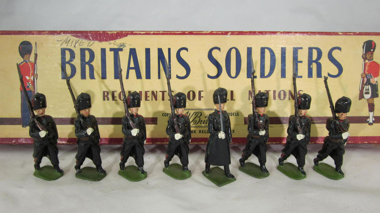 Britains Set #2009 Belgian Foot Grenadiers. (1 of 1)
