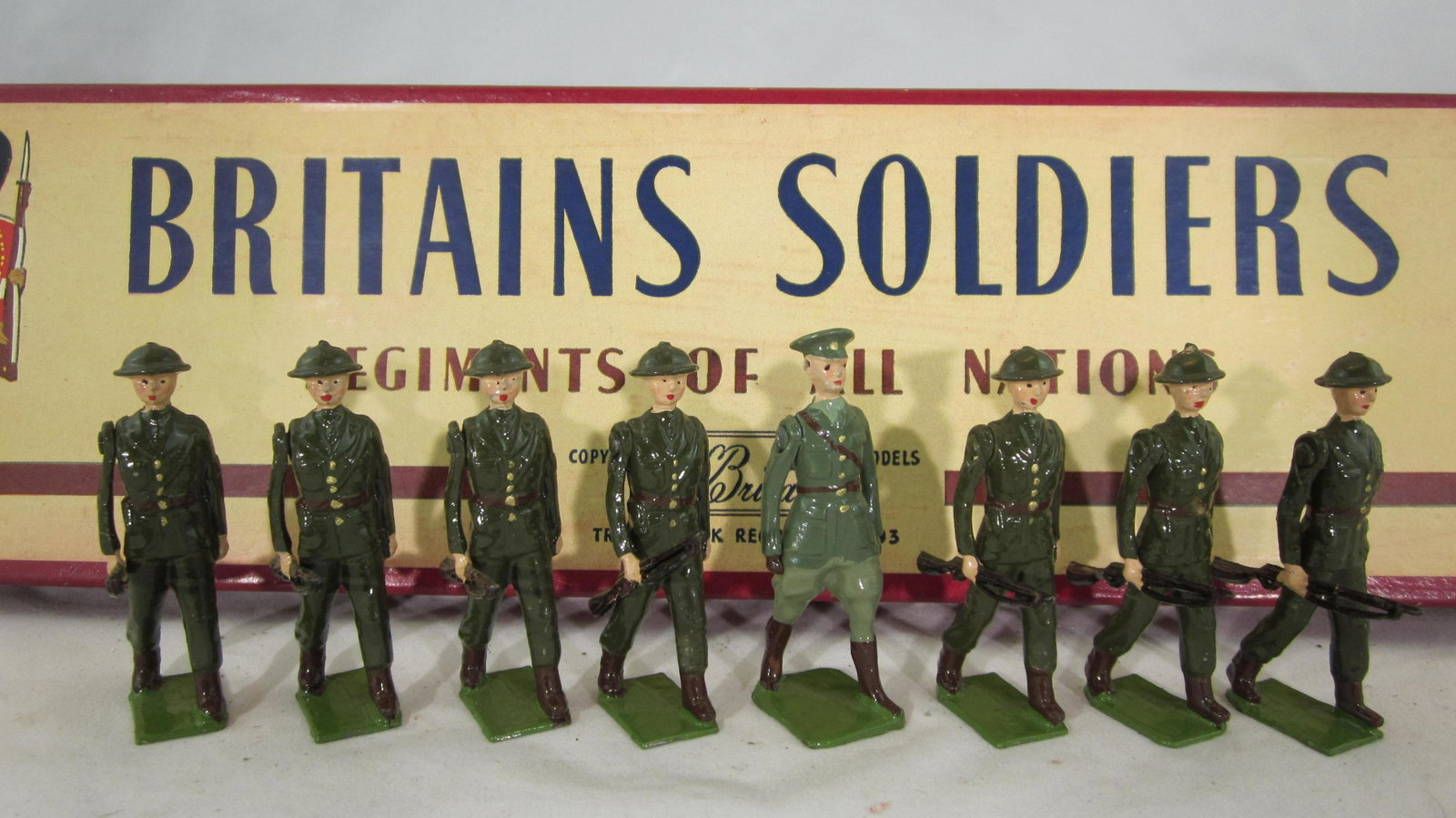 Britains Set #1603 Republic Of Ireland Infantry.: Boxed 2nd version Irish in battledress at trail, peak cap officer. 8 pieces, condition excellent. ROAN box is very good, no tie card. Issued only 1948-1959. Scarcely seen set.