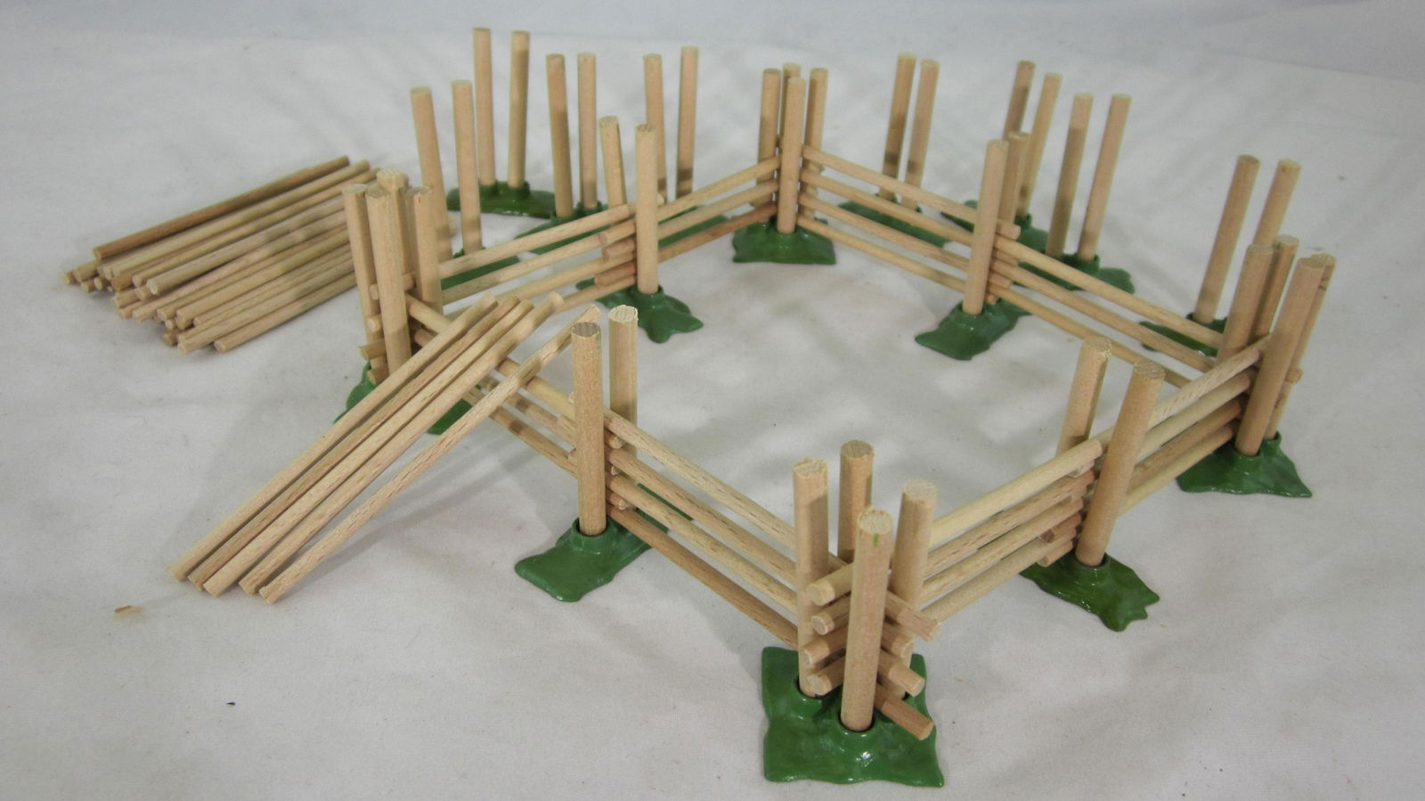 Britains #2043 Rodeo Stockade Without Figures. (1 of 1)