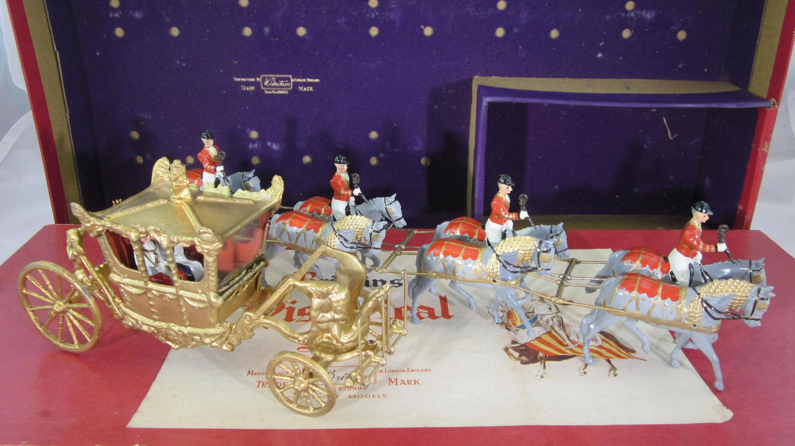 Britains Set #1470 Coronation Coach With Queen. (1 of 1)