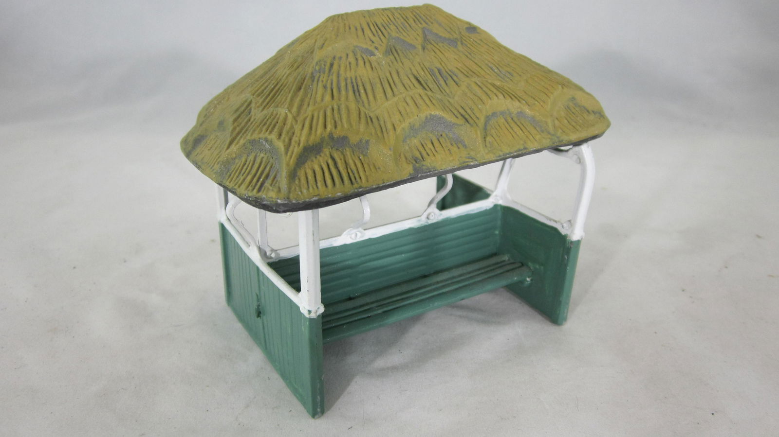 Britains #28MG Garden Series Garden Shelter. (1 of 2)