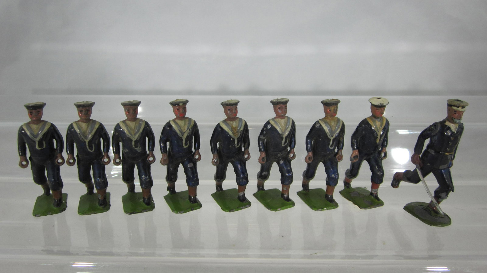 From Britains Set #79 Royal Naval Landing Party.: UNBOXED Landing Party Ratings to pull limber and gun plus Officer running. NO gun nor limber. 9 pieces, early paint circa 1915, condition very good, officer embellished beard to very distinguished gre