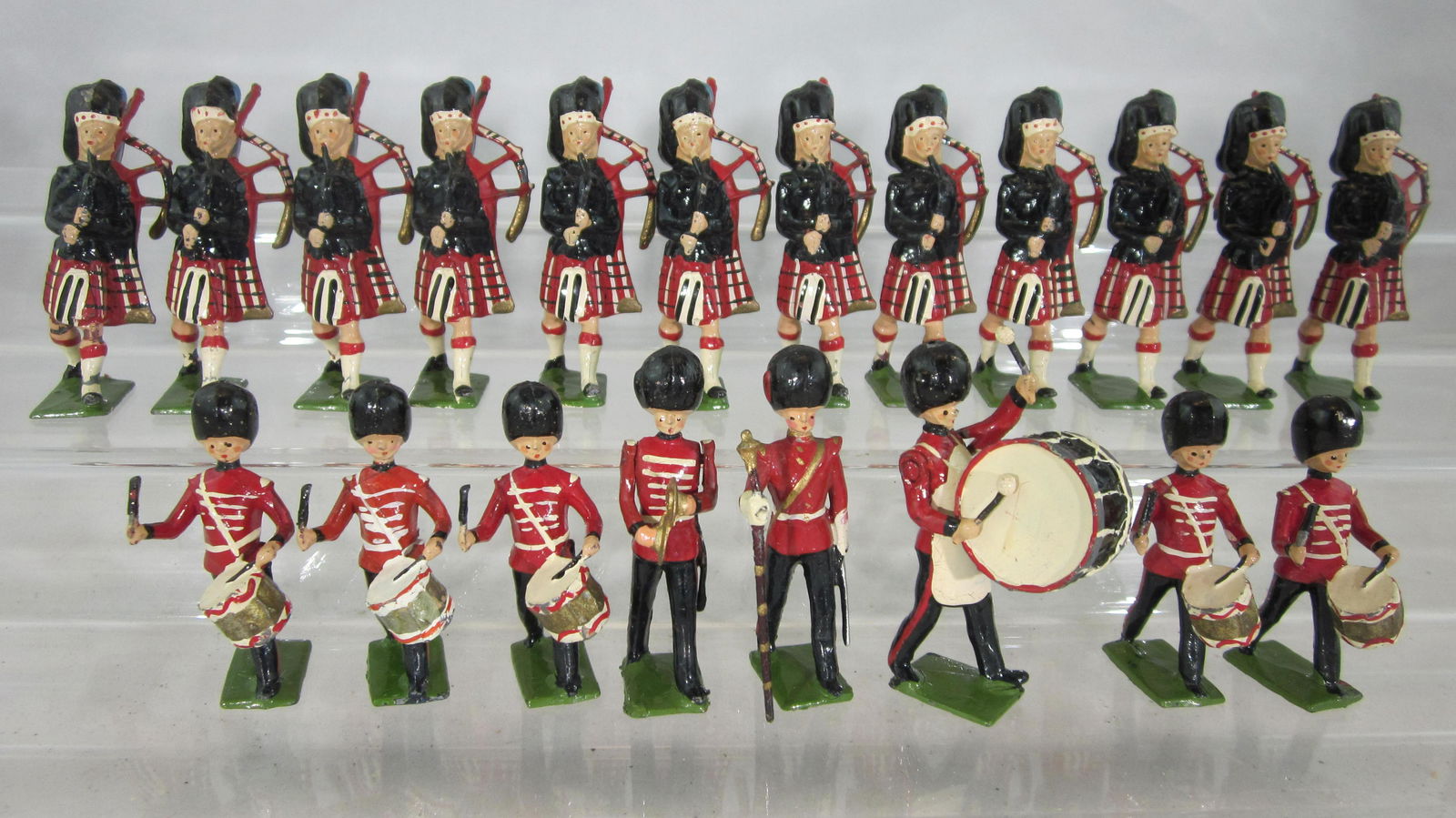 Britains Set 1722 Scots Guards Pipes And Drums. (1 of 1)