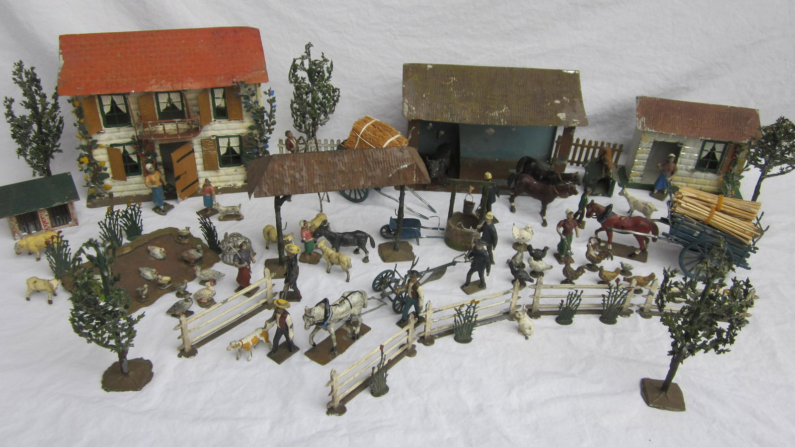 CBG Mignot Early Set Model Farm Diorama. (1 of 7)