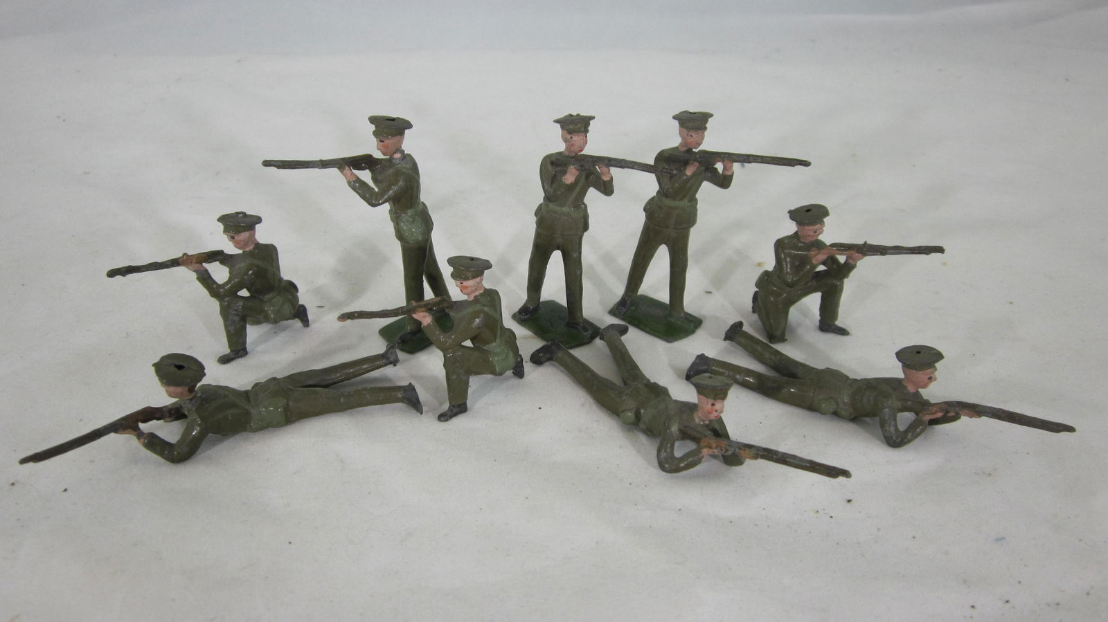 Britains Set #1260 British Peak Cap Firing. (1 of 1)