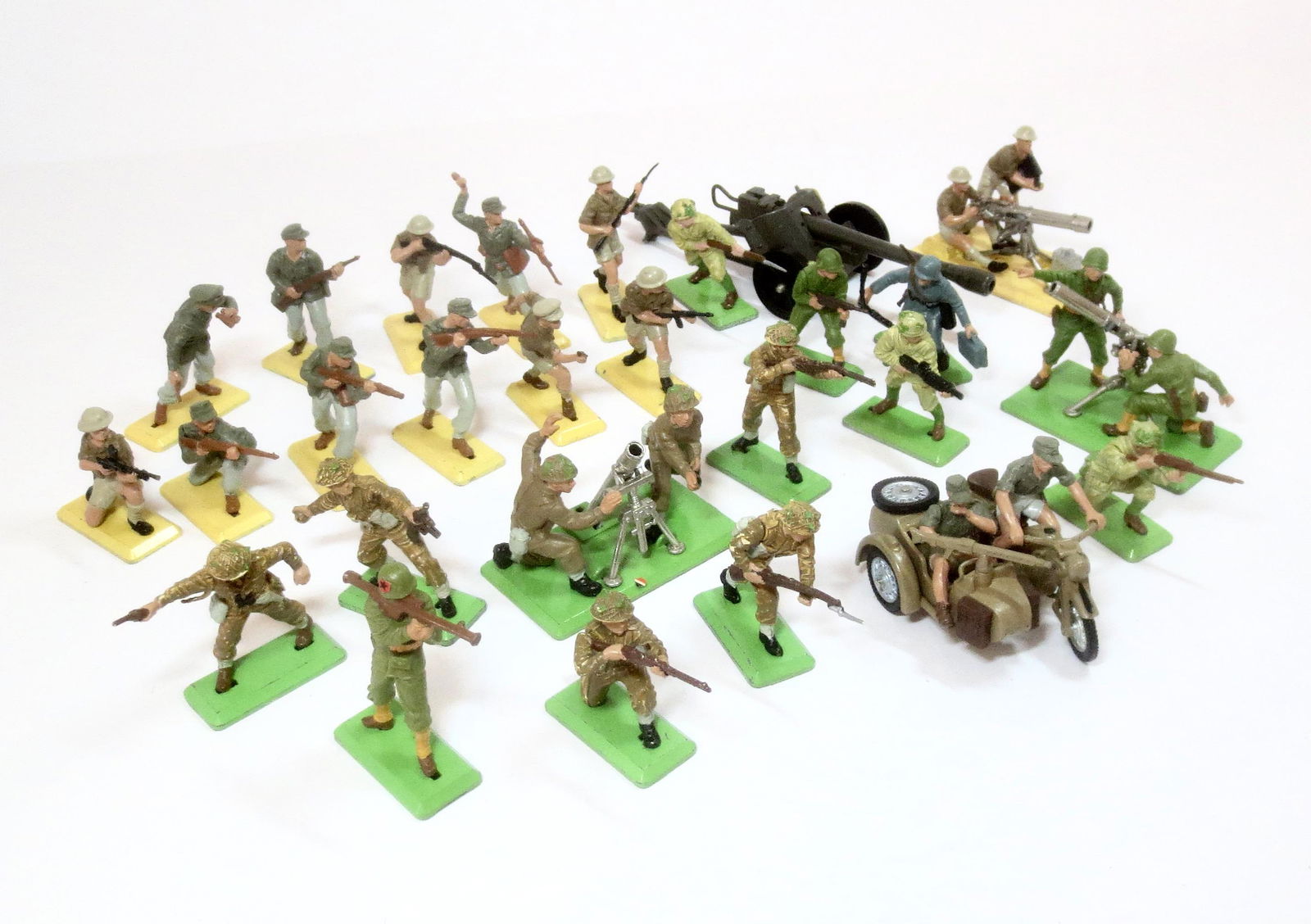 Britains Deetail WW2 Soldiers & Cannon (1 of 1)