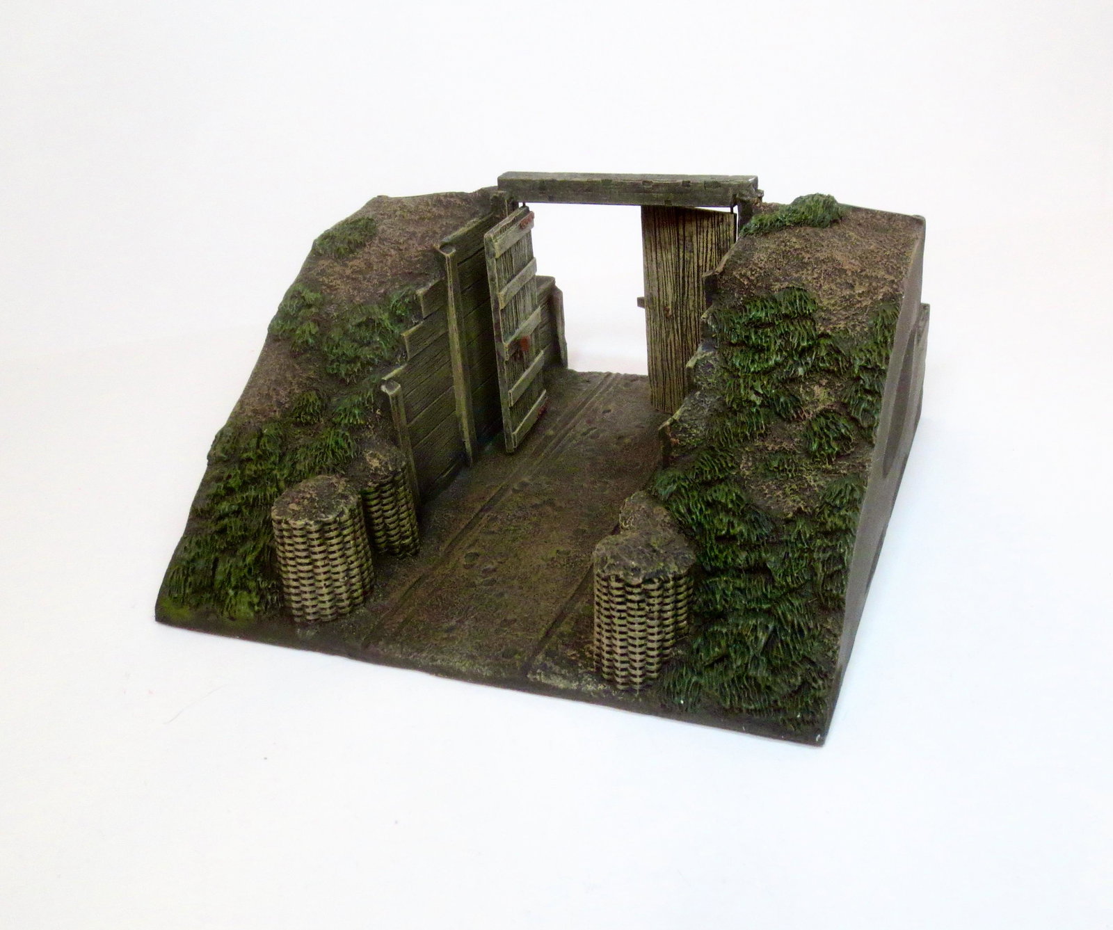 Britains #51010 Redoubt Section Gate: 18th/19th Century. Mint condition. Box excellent. **Additional Shipping Charge Due to Large Lot Size**