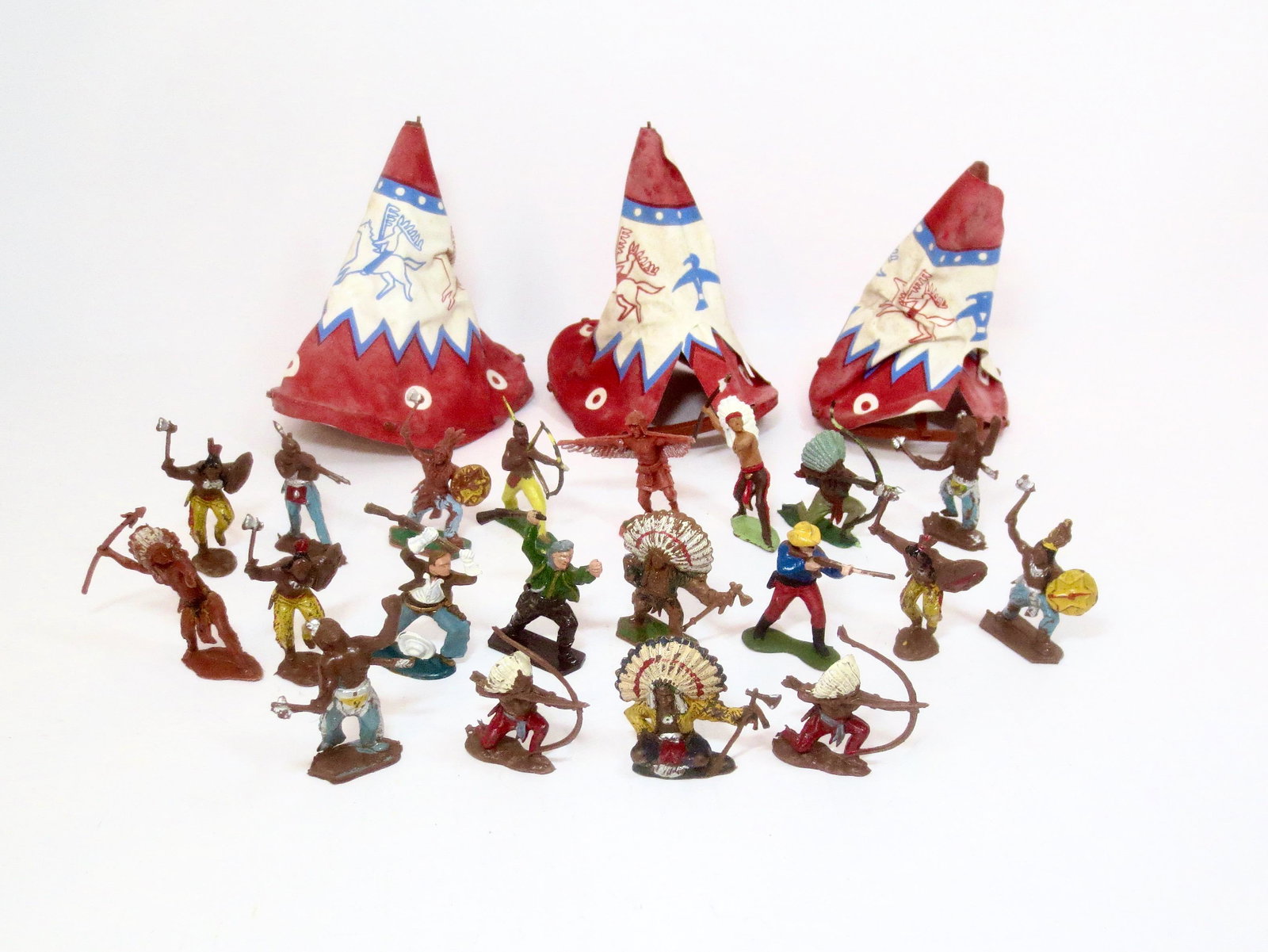 Vintage Assortment of Cowboys & Indians: Plastic issue. 23 pieces. Excellent to good condition. Unboxed.