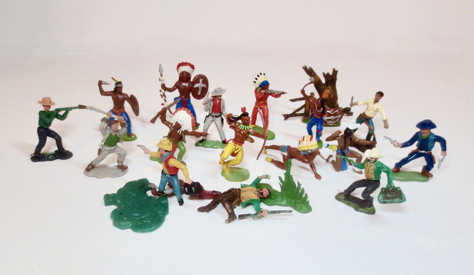 Britains Vintage Plastic Cowboys & Indians (1 of 1)