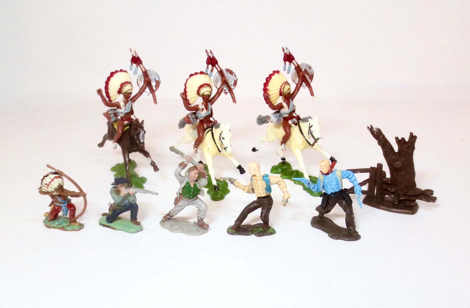Britains Vintage Plastic Cowboys & Indians (1 of 1)