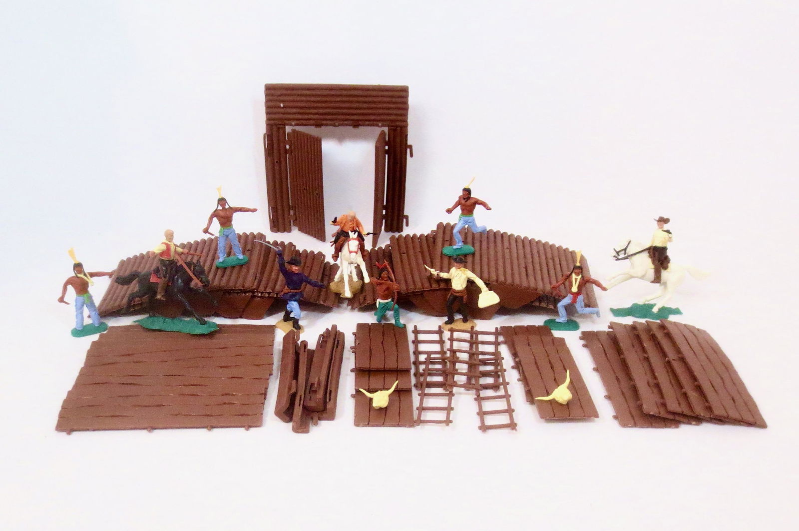 Timpo Swoppet Wild West Figures & Fort (1 of 1)