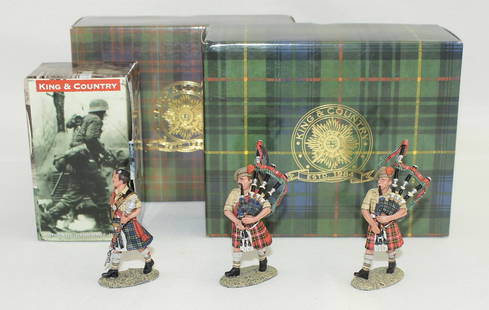 King & Country Lot Black Watch Drum Major Pipers: British Eighth Army. Lot includes Set #EA026a Black Watch Drum Major, Set #EA026b Piper Major and Set #EA026c Piper. 3 Pieces. Condition Excellent. Boxes Excellent.