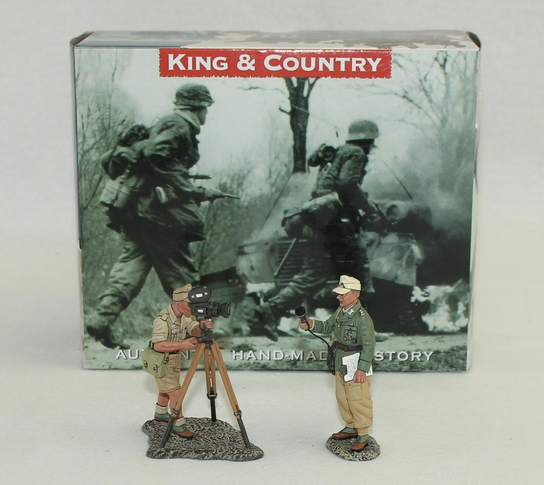 King & Country AK054 Newsreel Crew: German Afrika Korps. 2 Pieces. Condition Very Good to Excellent. Camera Loose From Bipod. Box Excellent.