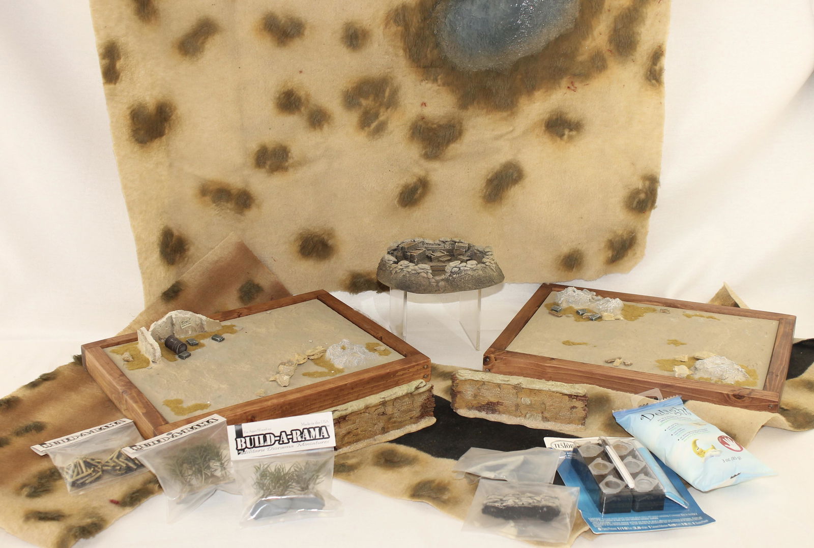 Lot of Desert Scenic Accessories (1 of 8)