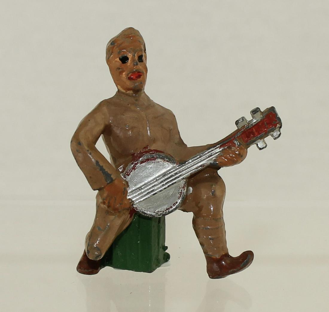 Manoil M95 Soldier Playing Banjo (1 of 2)