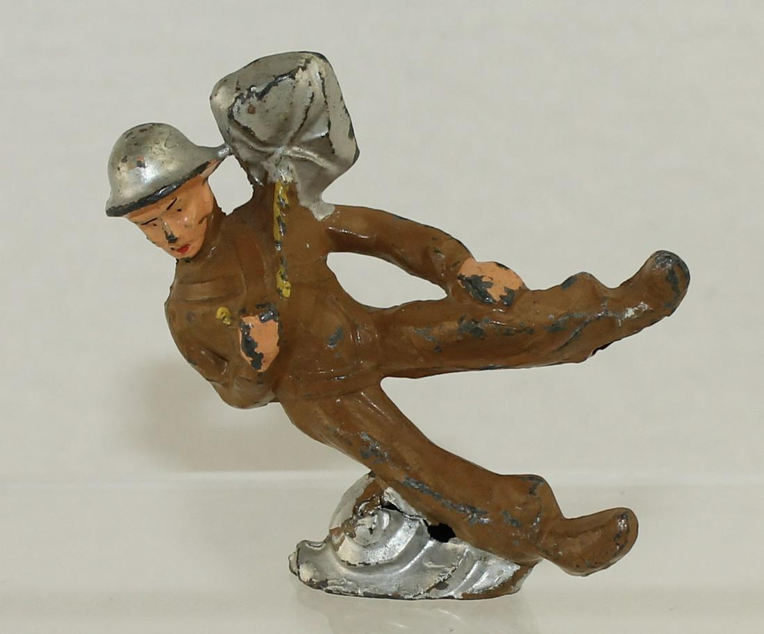 Manoil M127 Soldier with Parachute (1 of 3)