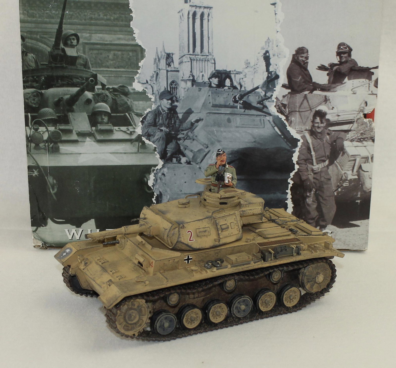King & Country AK050 Panzer III Tank: German Afrika Korps. Panzer III Tank with Crew. 3 Pieces. Condition Excellent. Box Good.