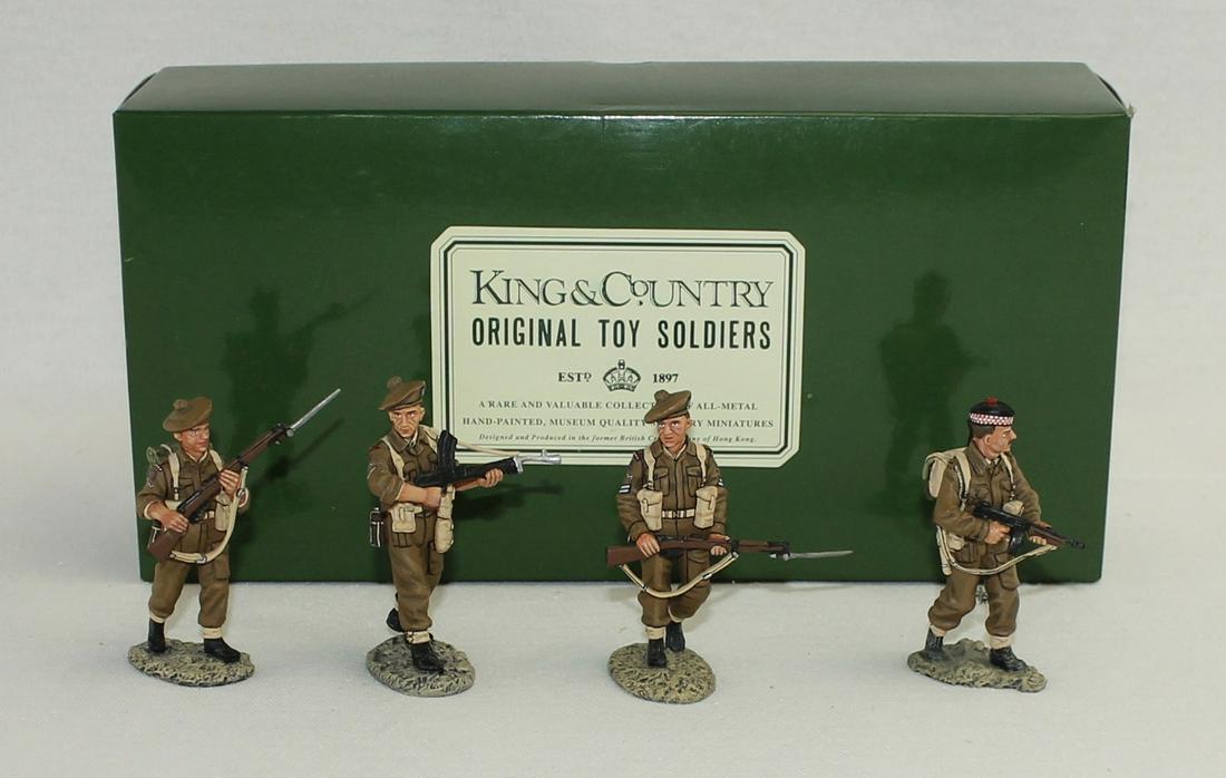 King & Country EA001 Scottish Patrol in Khaki: British Eighth Army. Argyll & Southerland Highlanders in Khaki. Long Retired. 4 Pieces. Condition Excellent. Box Very Good.