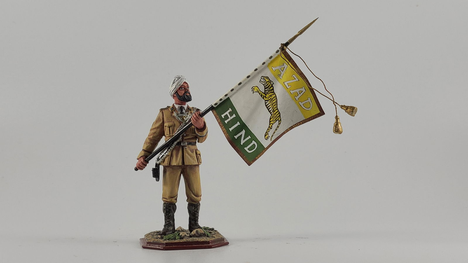 AeroArt St. Petersburg Collection #341: AeroArt Military Miniatures - The St. Petersburg Collection #341 - World War 2 Free Indian Legion Hind Flagbearer. Produced in 1997 and a total of 14 figures ever made. Near Mint, Unboxed, 1 piece.