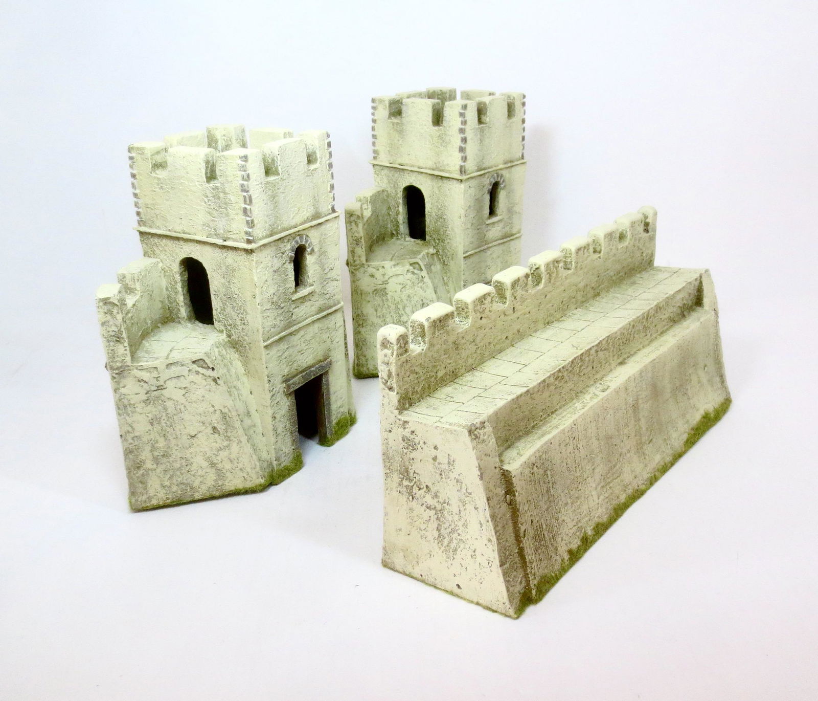 J.G. Miniatures Roman Fort Wall & Turrets (1 of 1)