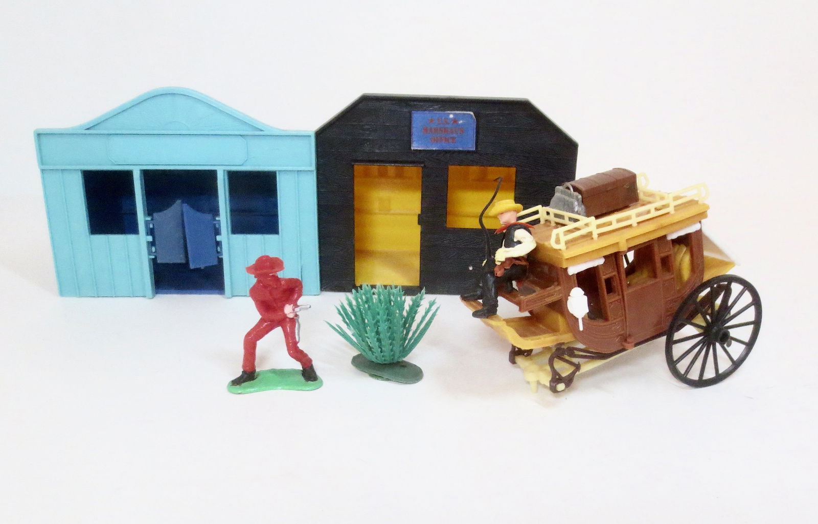 Plastic Stage Coach & Town Parts & Accessories (1 of 1)