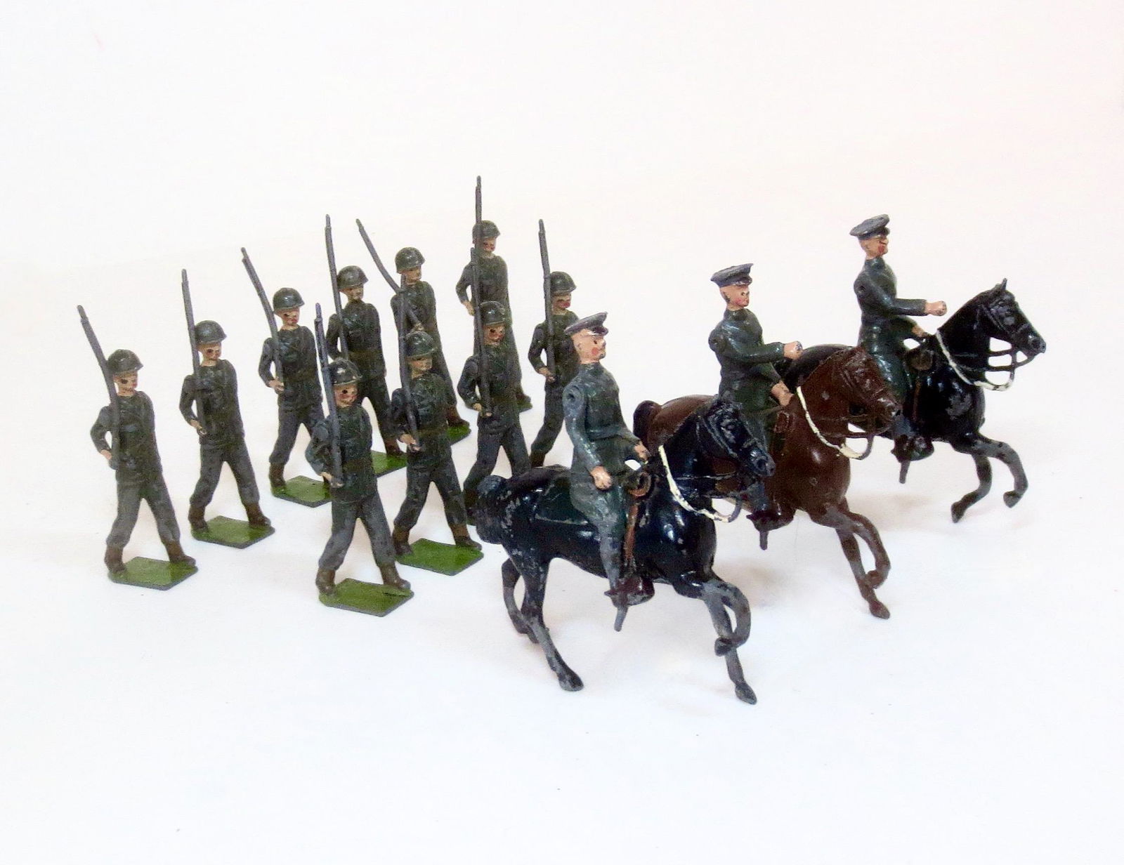 Britains #229 U.S. Cavalry & #2033 Infantry (1 of 1)