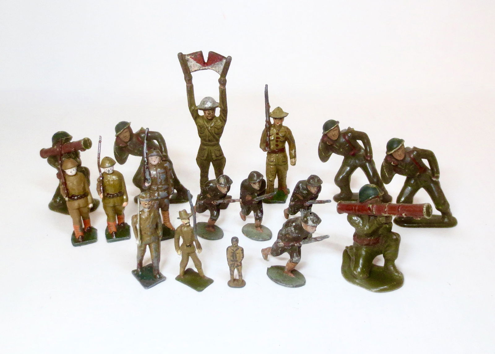 United States Infantry Assortment: Variety of makers including Grey Iron, Heyde, Sonsco, American Soldier Company, and more. 17 pieces. Radio and Bazooka figures are plastic, the rest are lead. Excellent to very good condition. Unboxed