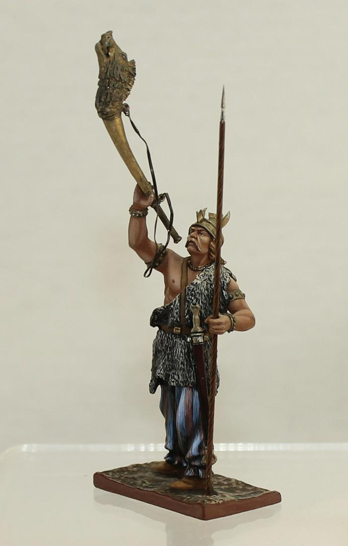 AeroArt Celtic Gaul With Horn (1 of 4)