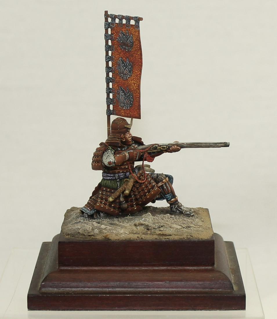 Russian Studio Samurai Warrior on Wood Plinth (1 of 4)