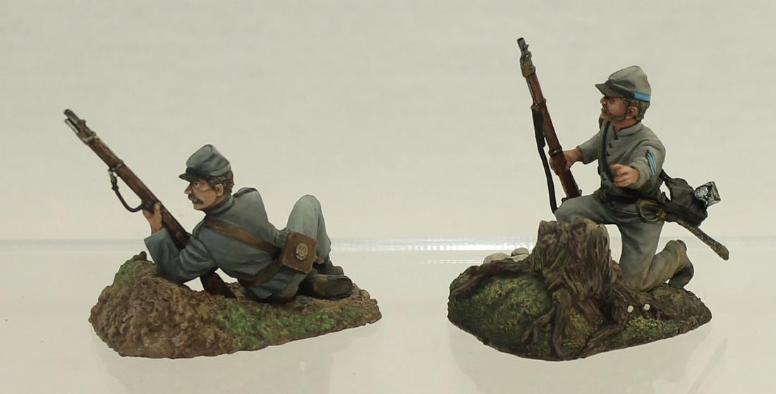 AeroArt Lot KY Infantry Sgt Confederate Infantry: St. Petersburg Collection. American Civil War. Lot includes Kentucky Infantry Sergeant Kneeling with Rifle by AeroArt, 3911.1 on Bottom of Base, and Confederate Infantryman Crouching in Revetment by R