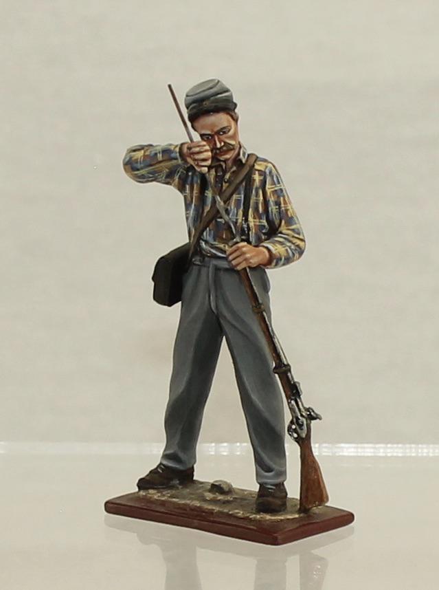 AeroArt Confederate Loading Rifle: St Petersburg Collection. American Civil War. 3838 on Bottom of Base. 1 Piece. Condition Excellent. No Box.