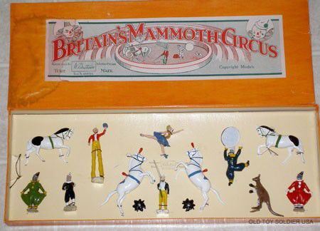 Britains Mammoth Circus Set # 2054 - Box: Britains Mammoth Circus Set # 2054 Post War. Tied in Original Illustrated Box Ring Mats Clowns Circus Performers and Boxing Kangaroo.14 Pieces.