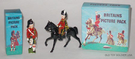 Britains Picture Pcks 461B, 843B Gordon Highlander: Britains Set # Picture Packs 461B, Gordon Highlanders Officer on Foot & 843B Gordon Highlanders Officer Mounted. 2 Pieces with Original Boxes.