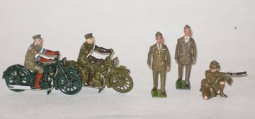 Britains U.S. Airmen, Royal Corps of Signals Motor: Britains U.S. Airmen (2) in Short Jackets, Royal Corps of Signals Motor Cycles (2) and a RARE Kneeling Firing Highlander with Export Tag. Pre and Post War. Unboxed. 5 Pieces.