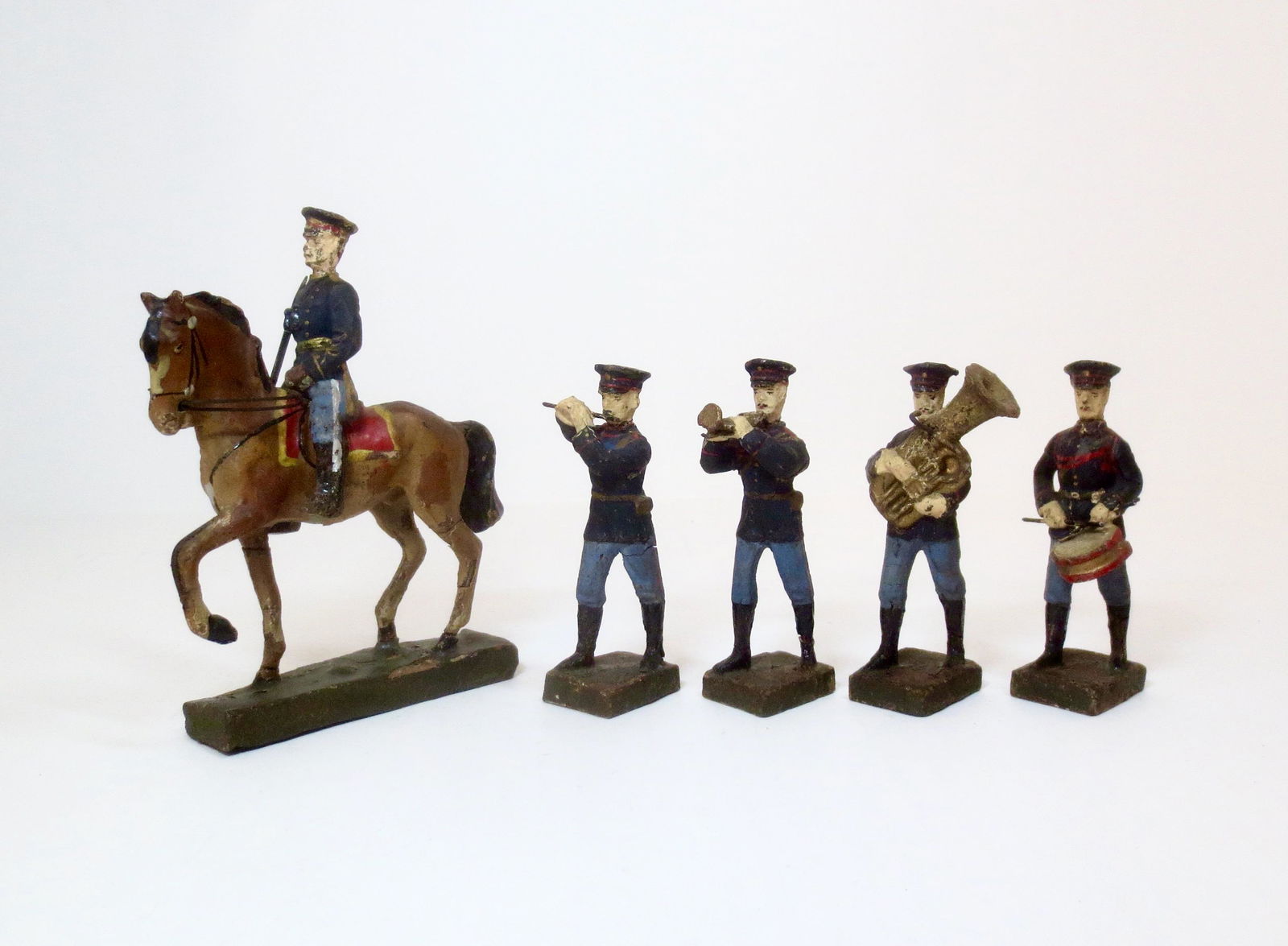 Lineol Composition Prussian Band (1 of 1)