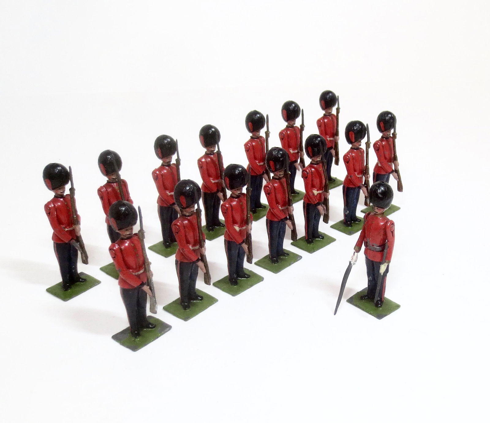 Britains from #205 Coldstream Guards Present Arms (1 of 1)