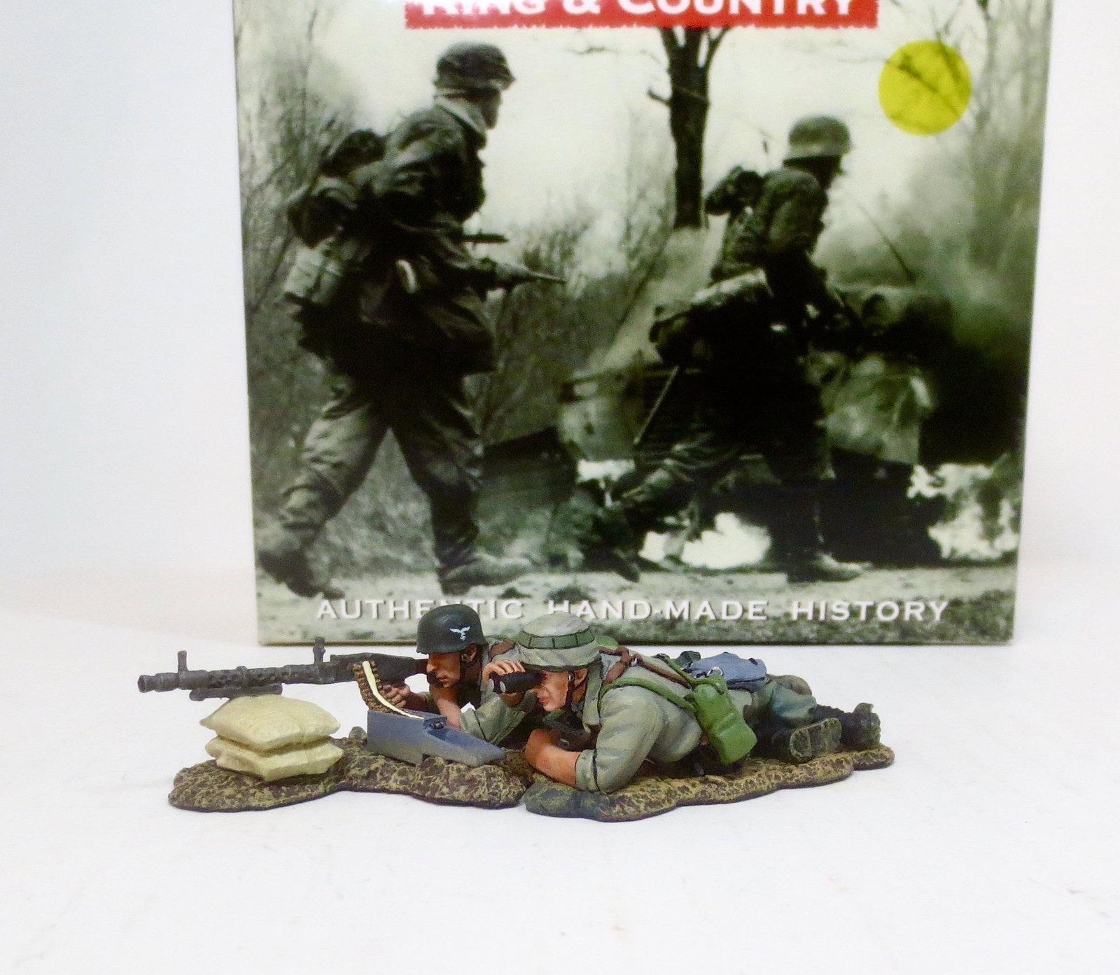 King & Country #FJ0017 Machine Gun Team: Fallshirmjaeger paratrooper machine gunner and his “spotter” laying down a belt of covering fire with their excellent MG34 gun. Retired set. Mint condition. Box excellent.