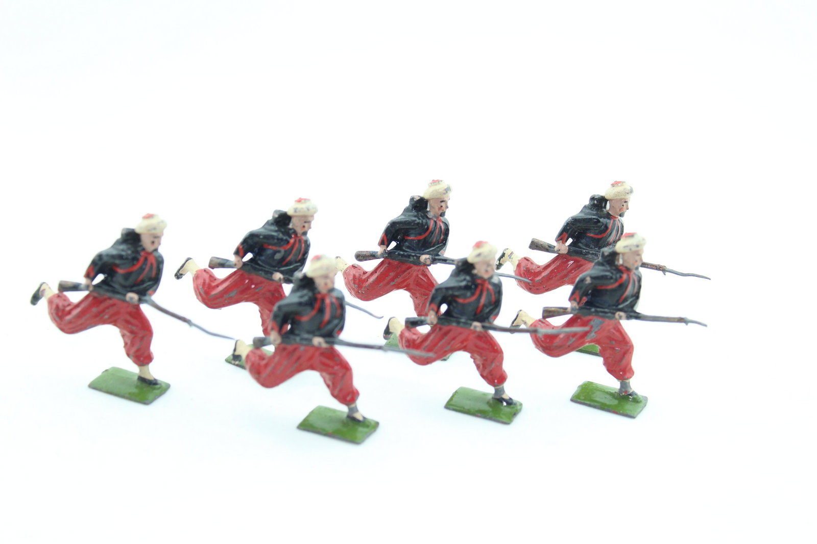 From Britains Set #142 French Zouaves: Prewar, 7 pcs, VG, 1 missing bayonet end, no box.