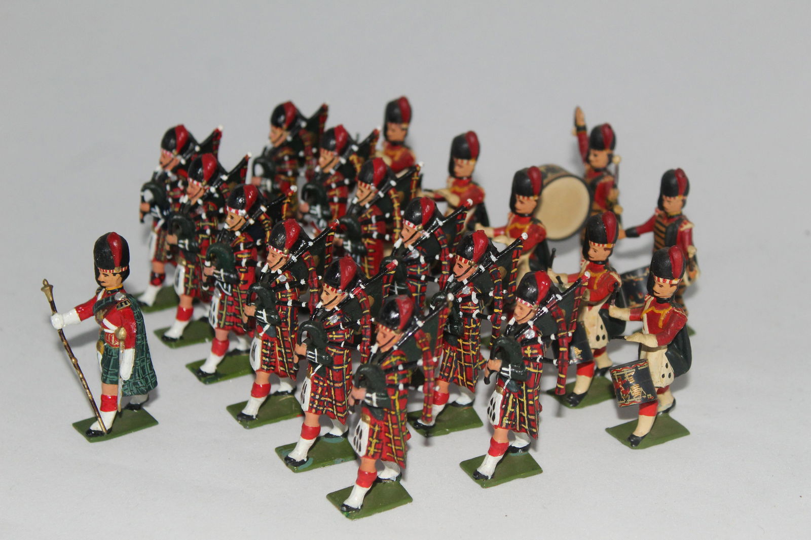 Britains Set 2109 Black Watch Highland Pipe Band (1 of 1)