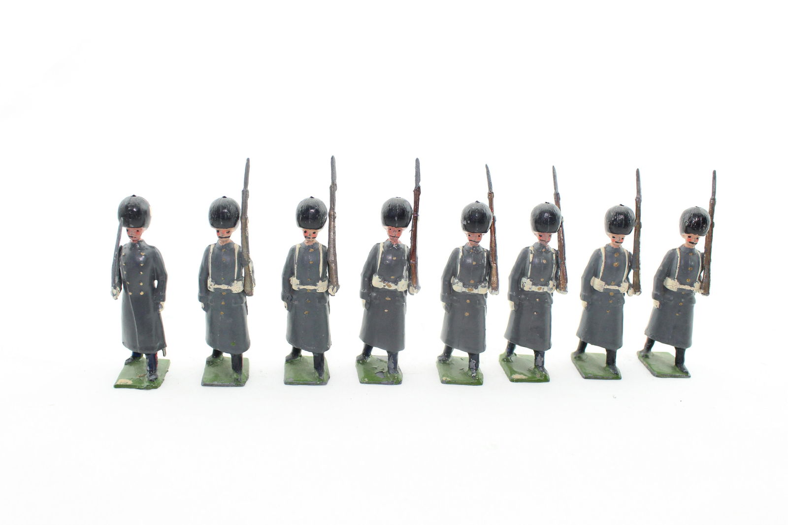 Britains Set #312 Grenadier Guards Winter Coats (1 of 1)