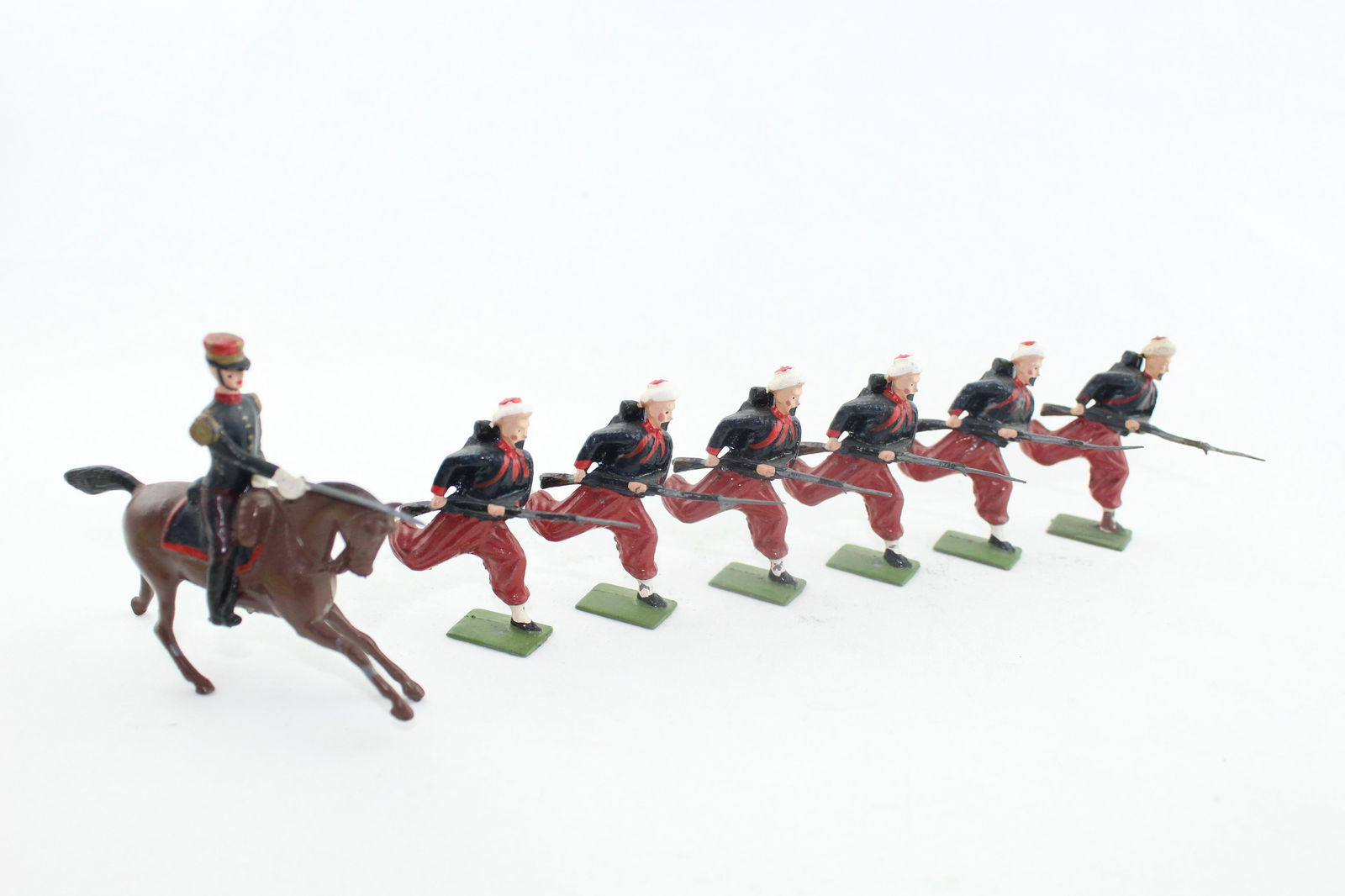 Britains Set #142 French Zouaves charging (1 of 1)