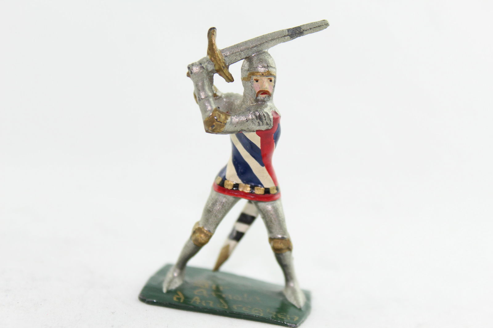 Courtenay Sieur Arnold de Andaeghen: Courtenay foot knight, 1 pc, 1930s, 50 mm, position 19, scarce, Sieur Arnold de Andaeghen, with sword. VG/E.