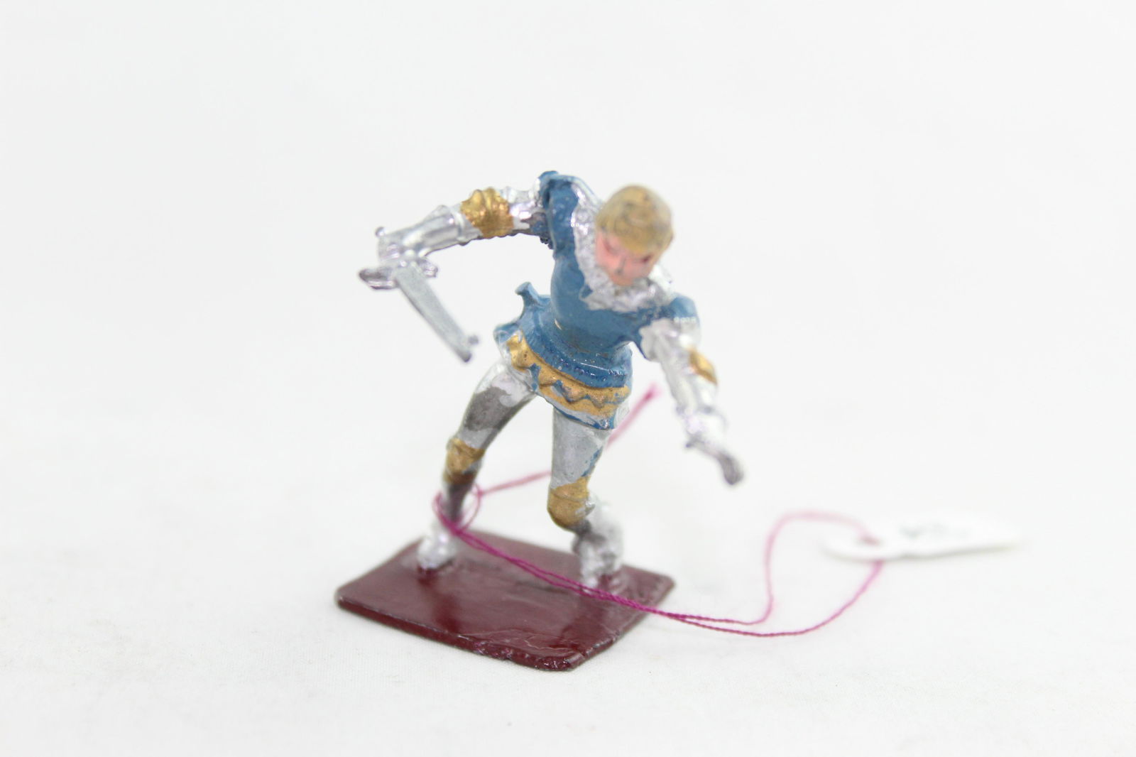 Knight's Castle Foot Knight: One pc, foot knight by Knight's Castle, 50 mm, with sword, VG/E.