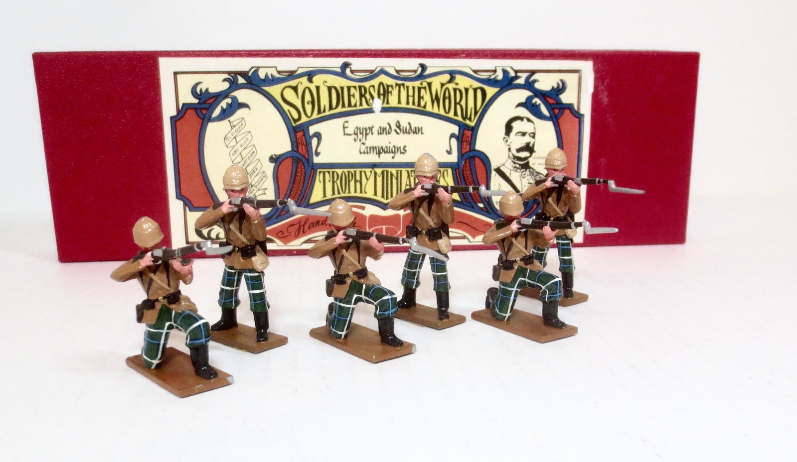 Trophy 26th Cameronians Scottish Rifles: 6 pieces. Mint condition. Box excellent.