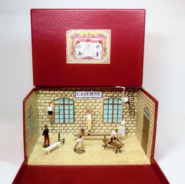 Mignot #560 "Sports a la Caserne": 10 pieces. Near mint condition. Box excellent.