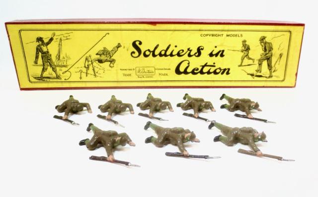 Britains #1611 Gas Mask Men Crawling (1 of 1)